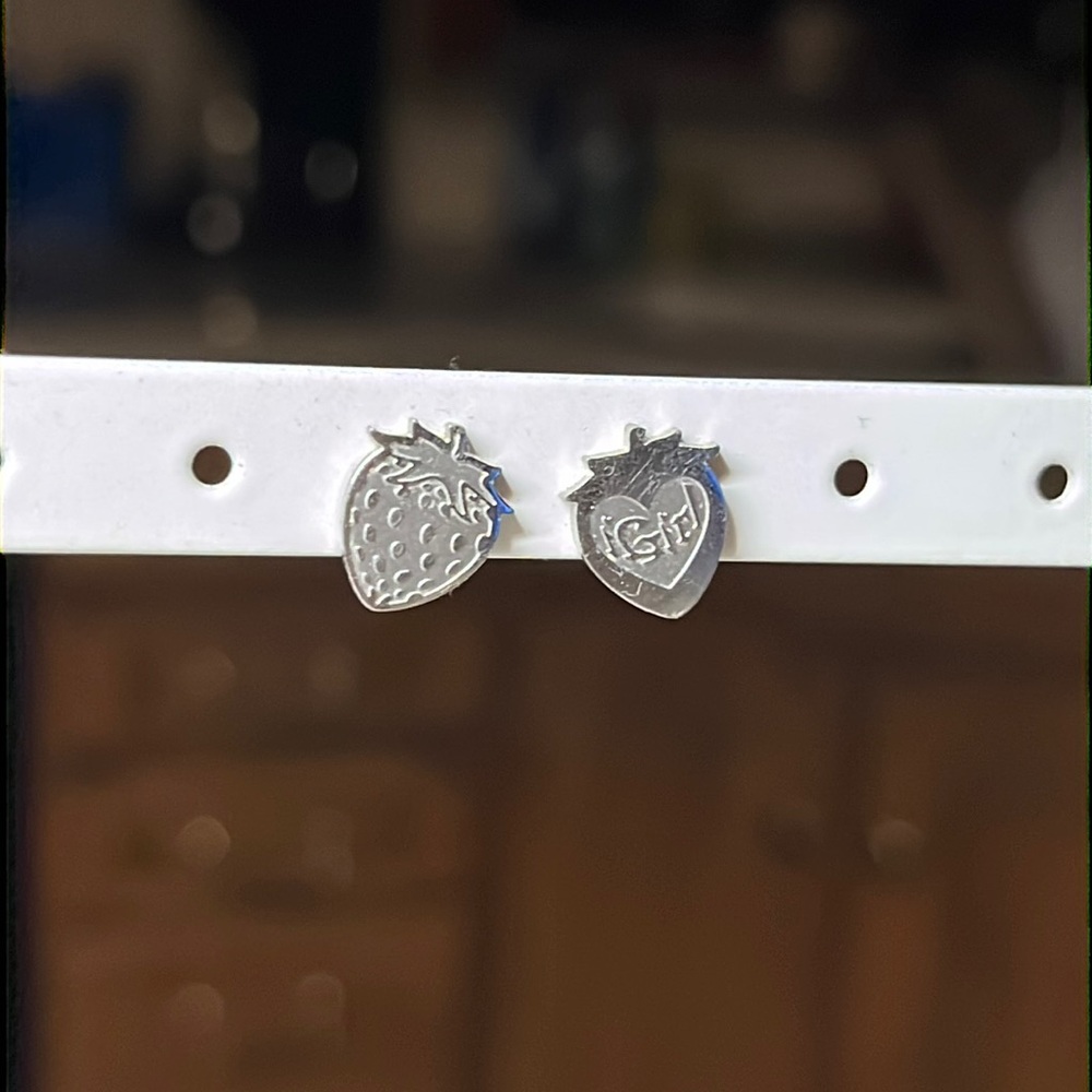 IGIRL strawberry studs stainless steel